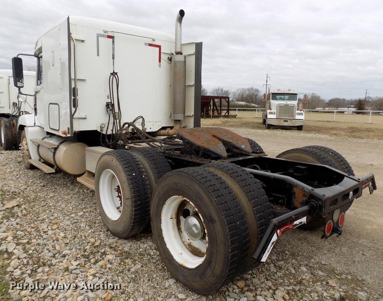 image for item DD3661 2007 Freightliner Century Class semi truck