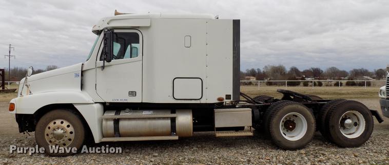image for item DD3661 2007 Freightliner Century Class semi truck