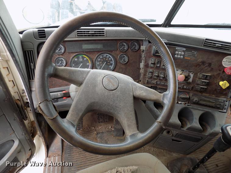 image for item DD3661 2007 Freightliner Century Class semi truck