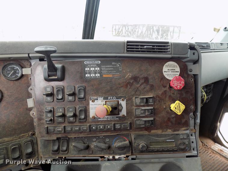 image for item DD3661 2007 Freightliner Century Class semi truck