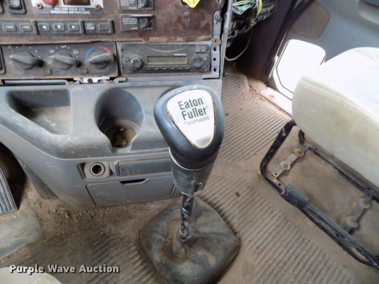 image for item DD3661 2007 Freightliner Century Class semi truck