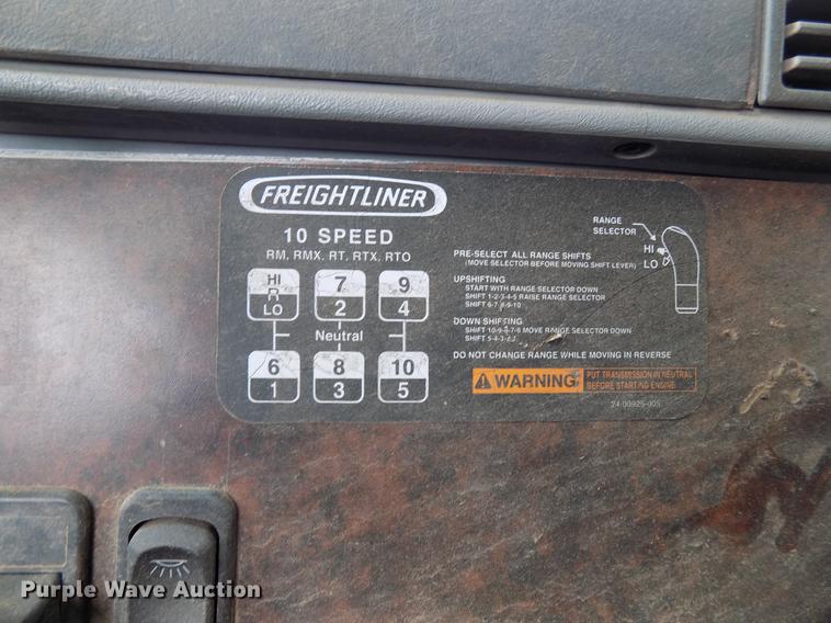 image for item DD3661 2007 Freightliner Century Class semi truck