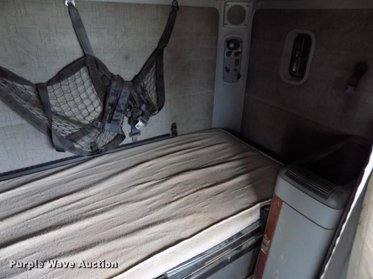 image for item DD3661 2007 Freightliner Century Class semi truck