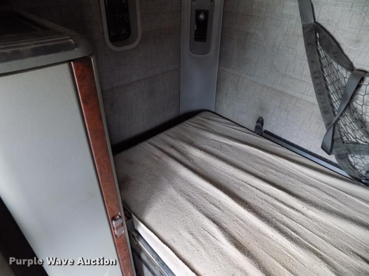 image for item DD3661 2007 Freightliner Century Class semi truck