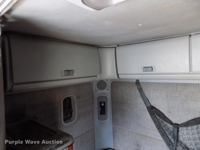 image for item DD3661 2007 Freightliner Century Class semi truck