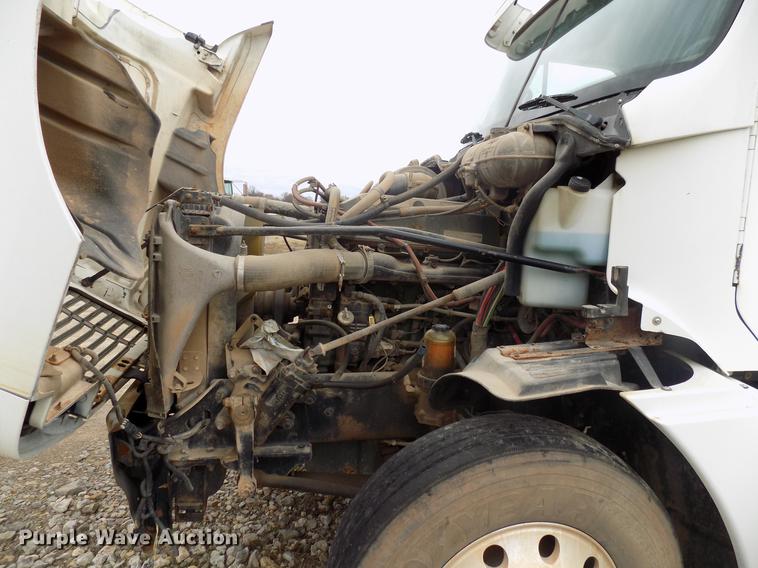 image for item DD3661 2007 Freightliner Century Class semi truck