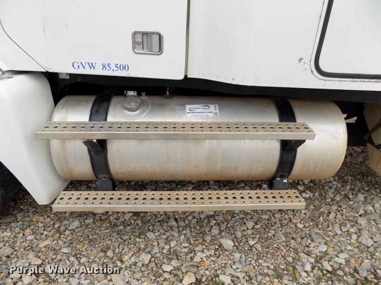 image for item DD3661 2007 Freightliner Century Class semi truck