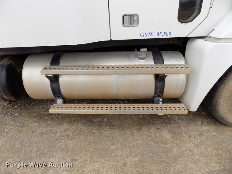 image for item DD3661 2007 Freightliner Century Class semi truck