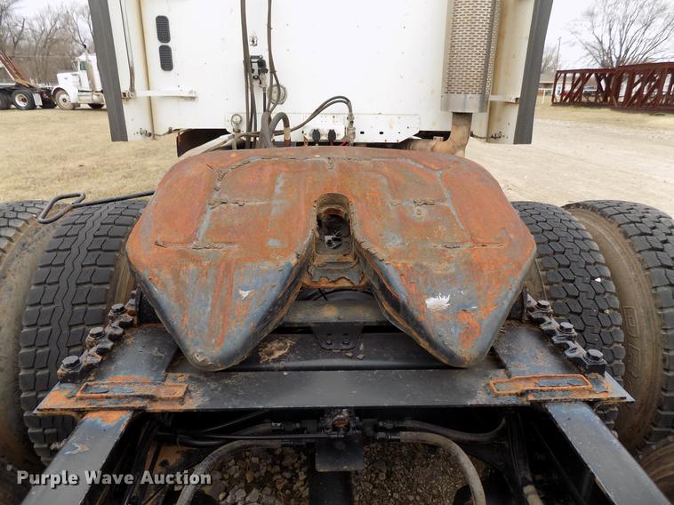 image for item DD3661 2007 Freightliner Century Class semi truck