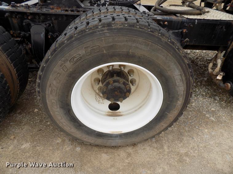 image for item DD3661 2007 Freightliner Century Class semi truck