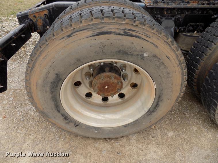 image for item DD3661 2007 Freightliner Century Class semi truck