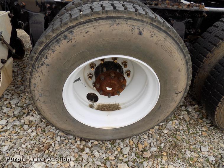 image for item DD3661 2007 Freightliner Century Class semi truck