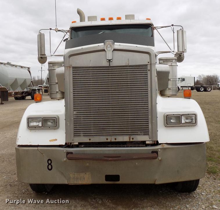 image for item DD3662 2000 Kenworth W900 semi truck