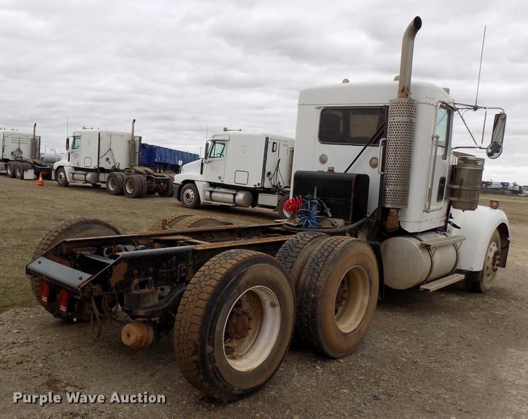 image for item DD3662 2000 Kenworth W900 semi truck