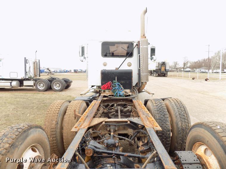 image for item DD3662 2000 Kenworth W900 semi truck