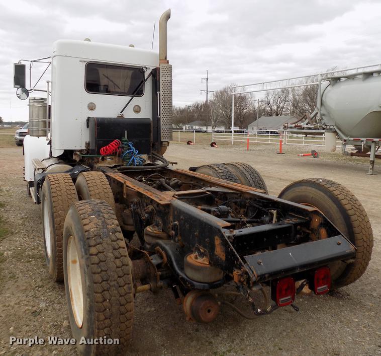 image for item DD3662 2000 Kenworth W900 semi truck