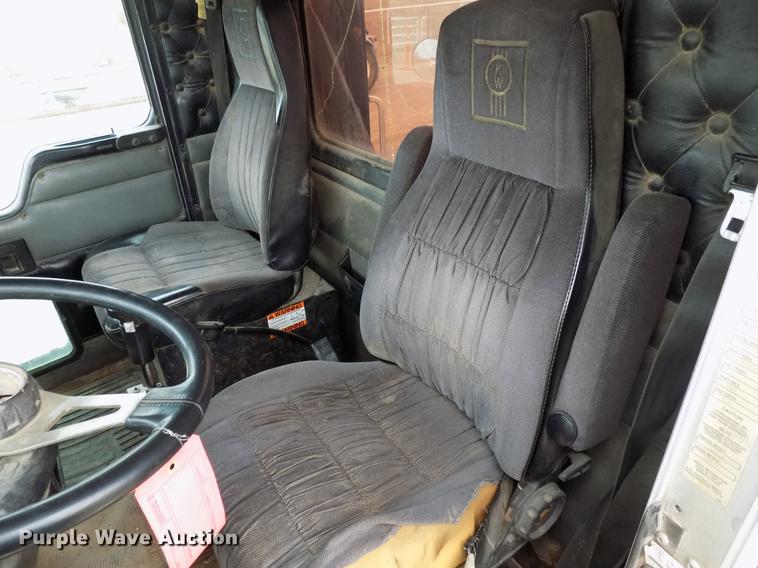 image for item DD3662 2000 Kenworth W900 semi truck