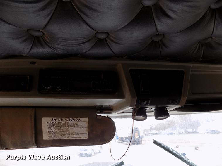 image for item DD3662 2000 Kenworth W900 semi truck