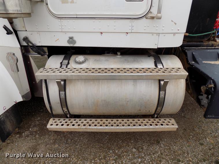 image for item DD3662 2000 Kenworth W900 semi truck