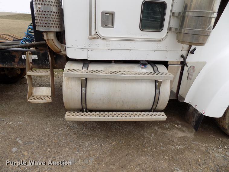 image for item DD3662 2000 Kenworth W900 semi truck