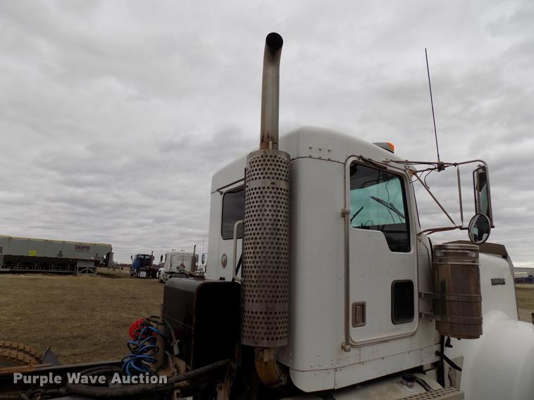 image for item DD3662 2000 Kenworth W900 semi truck