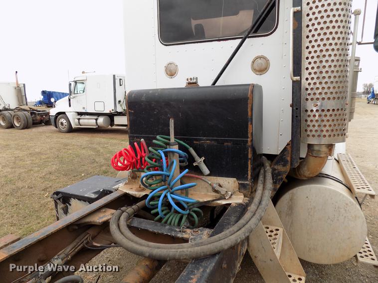 image for item DD3662 2000 Kenworth W900 semi truck