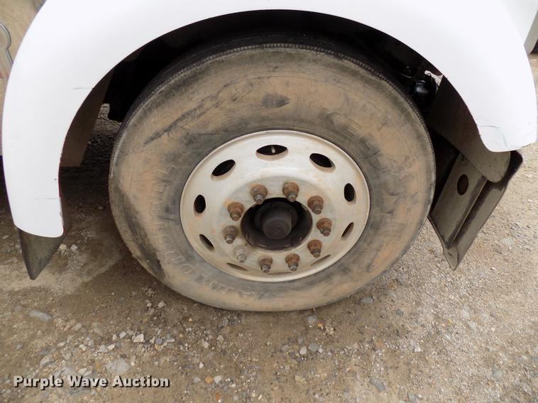 image for item DD3662 2000 Kenworth W900 semi truck