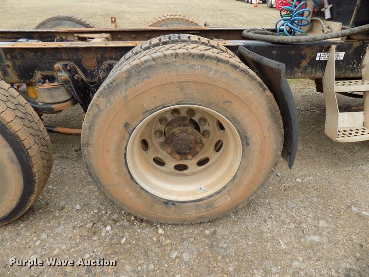 image for item DD3662 2000 Kenworth W900 semi truck