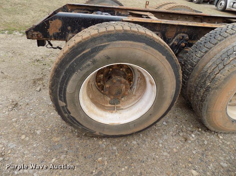 image for item DD3662 2000 Kenworth W900 semi truck