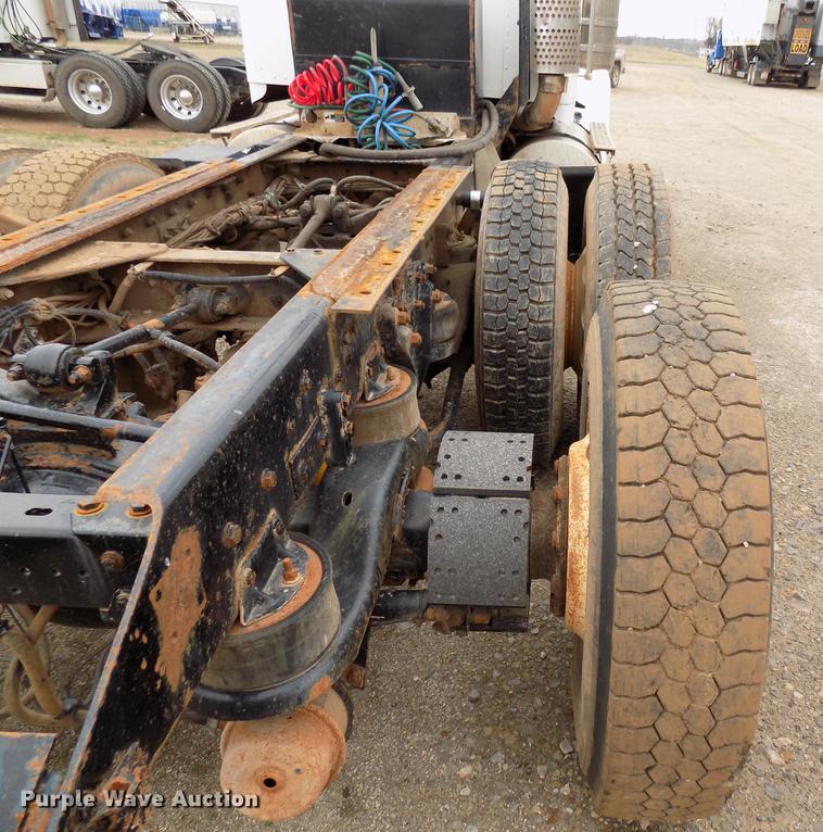 image for item DD3662 2000 Kenworth W900 semi truck