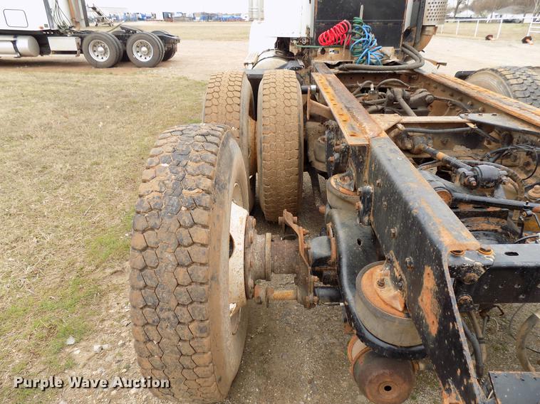 image for item DD3662 2000 Kenworth W900 semi truck