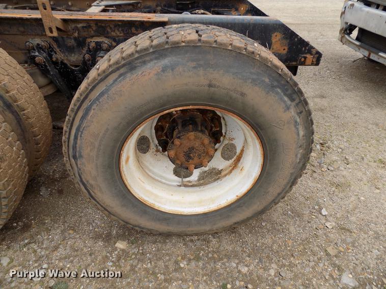 image for item DD3662 2000 Kenworth W900 semi truck