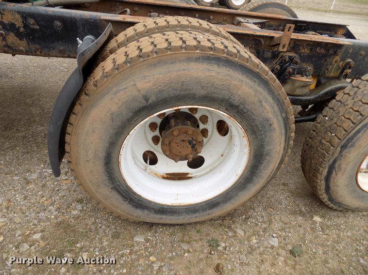 image for item DD3662 2000 Kenworth W900 semi truck