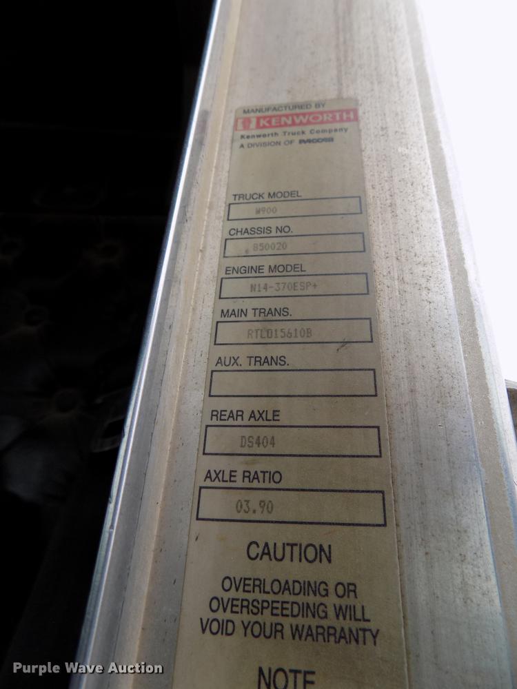 image for item DD3662 2000 Kenworth W900 semi truck