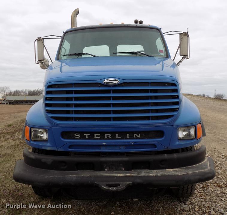 image for item DD3664 2008 Sterling L9500 semi truck