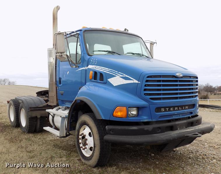image for item DD3664 2008 Sterling L9500 semi truck