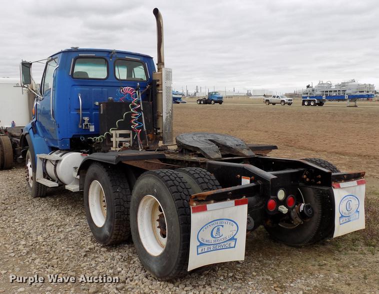 image for item DD3664 2008 Sterling L9500 semi truck