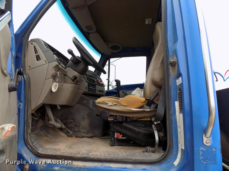 image for item DD3664 2008 Sterling L9500 semi truck