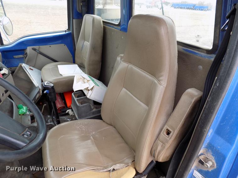 image for item DD3664 2008 Sterling L9500 semi truck