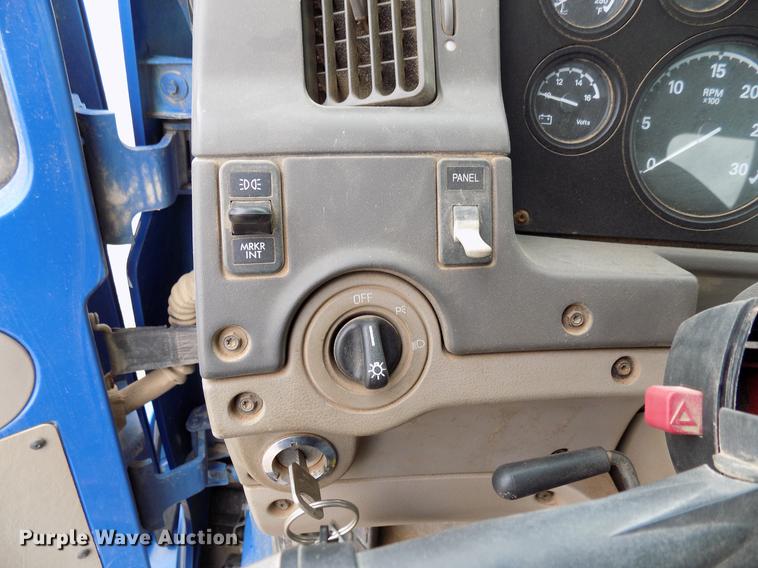 image for item DD3664 2008 Sterling L9500 semi truck