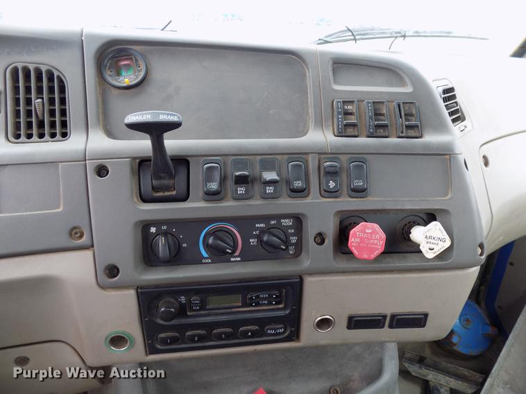 image for item DD3664 2008 Sterling L9500 semi truck