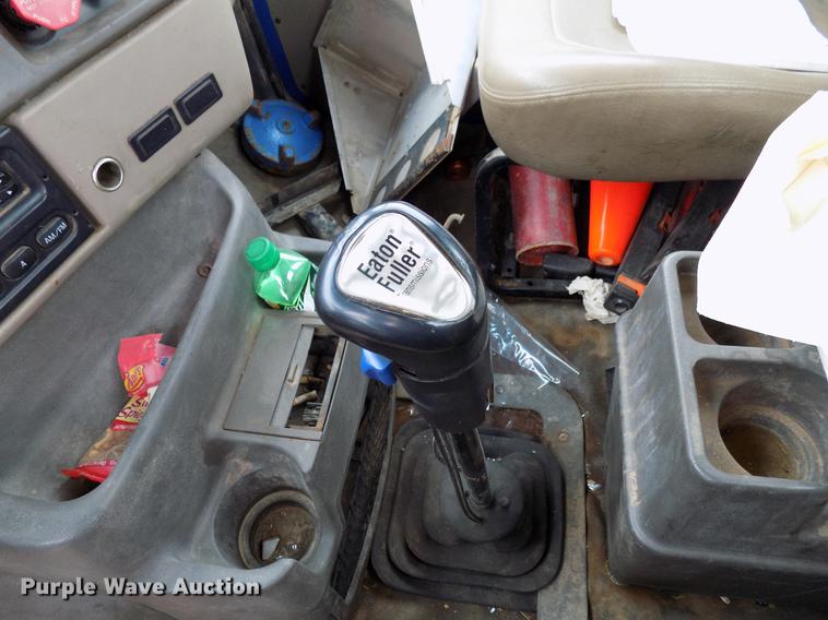 image for item DD3664 2008 Sterling L9500 semi truck