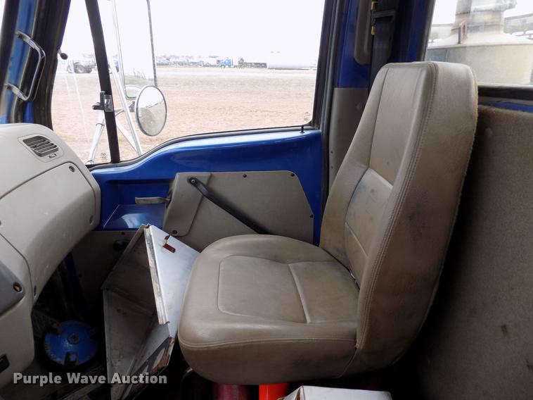 image for item DD3664 2008 Sterling L9500 semi truck