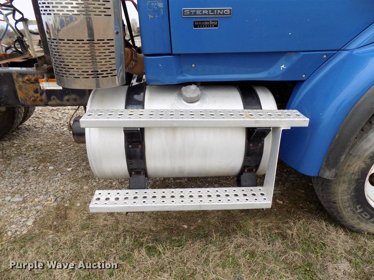 image for item DD3664 2008 Sterling L9500 semi truck