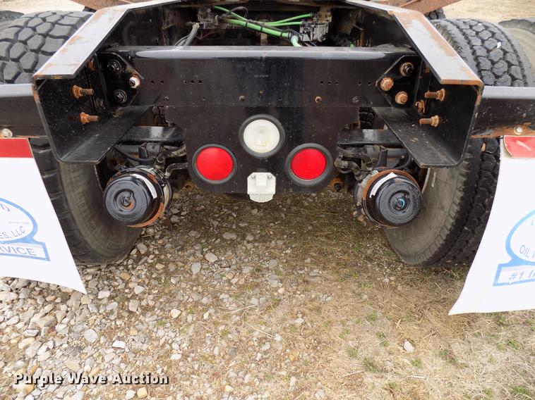 image for item DD3664 2008 Sterling L9500 semi truck