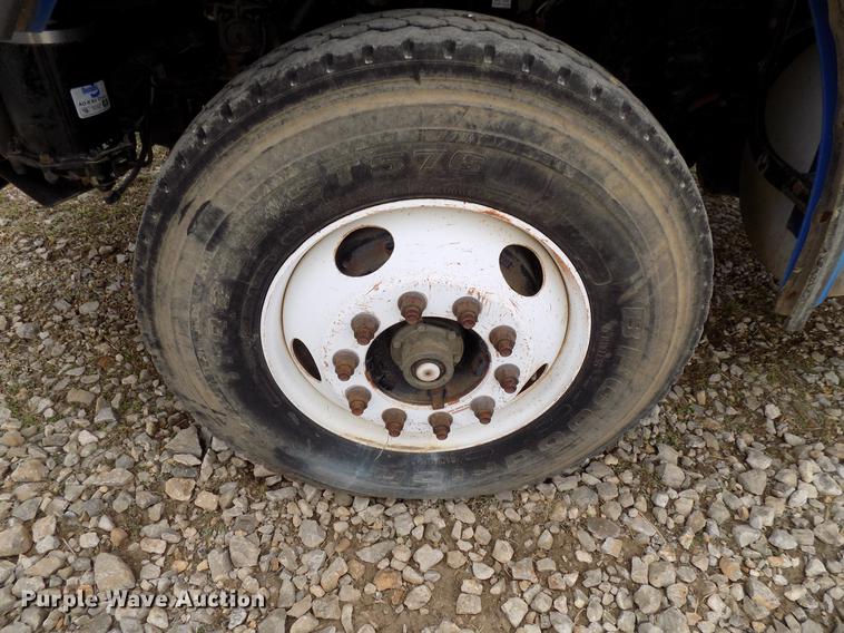 image for item DD3664 2008 Sterling L9500 semi truck