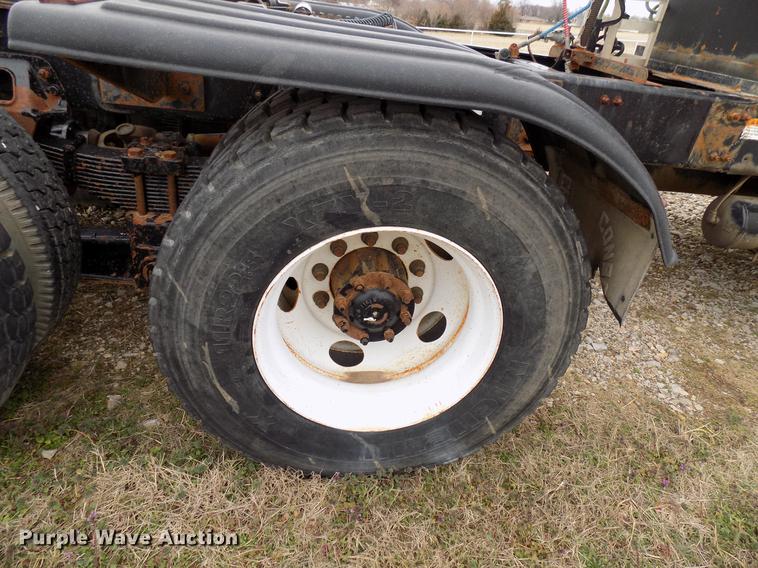 image for item DD3664 2008 Sterling L9500 semi truck