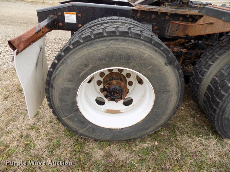 image for item DD3664 2008 Sterling L9500 semi truck