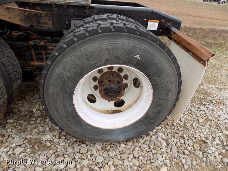 image for item DD3664 2008 Sterling L9500 semi truck