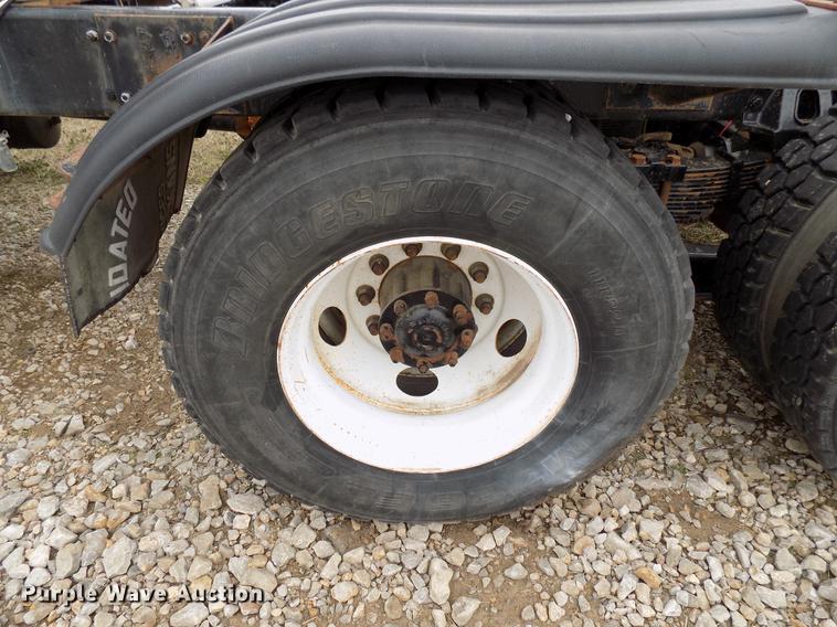 image for item DD3664 2008 Sterling L9500 semi truck